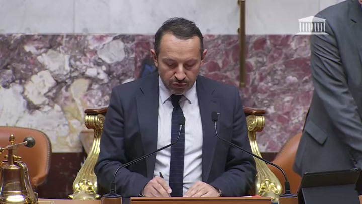 Ouverture de séance : le ministre avec 'la famille' ?