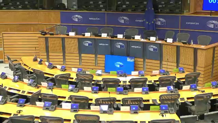 Parliament's Hilarious Vote: Summer Time Wins Big!