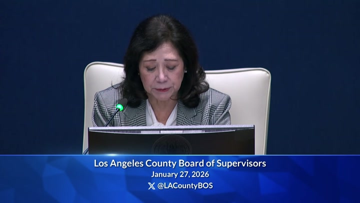 Moment of Silence for ICE Shooting Victim Alex Preti